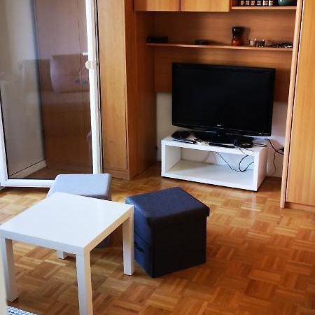Corner Tower // Prijetno Stanovanje Za 4 Osebe + Free Parking Λιουμπλιάνα Εξωτερικό φωτογραφία