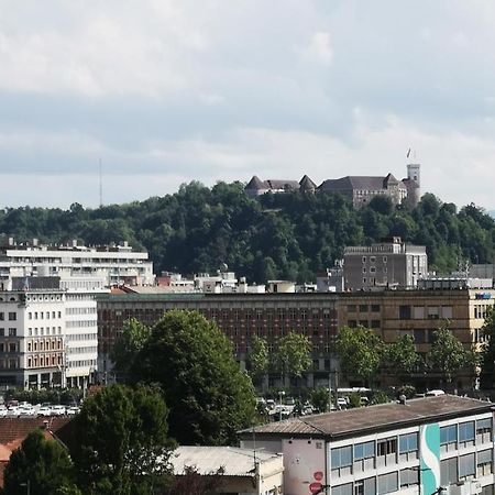 Corner Tower // Prijetno Stanovanje Za 4 Osebe + Free Parking Λιουμπλιάνα Εξωτερικό φωτογραφία