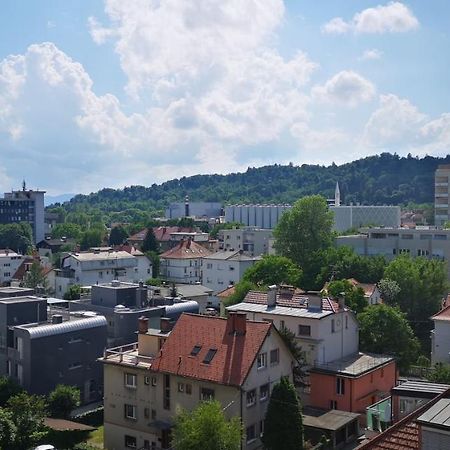 Corner Tower // Prijetno Stanovanje Za 4 Osebe + Free Parking Λιουμπλιάνα Εξωτερικό φωτογραφία