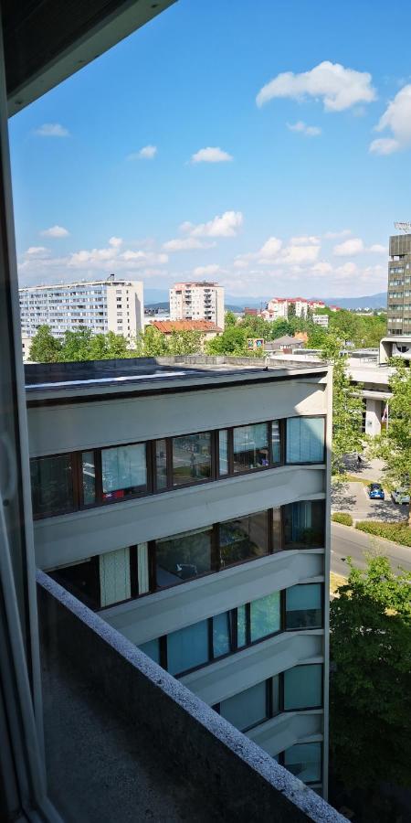 Corner Tower // Prijetno Stanovanje Za 4 Osebe + Free Parking Λιουμπλιάνα Εξωτερικό φωτογραφία