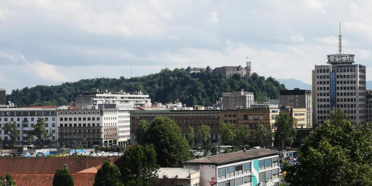 Corner Tower // Prijetno Stanovanje Za 4 Osebe + Free Parking Λιουμπλιάνα Εξωτερικό φωτογραφία